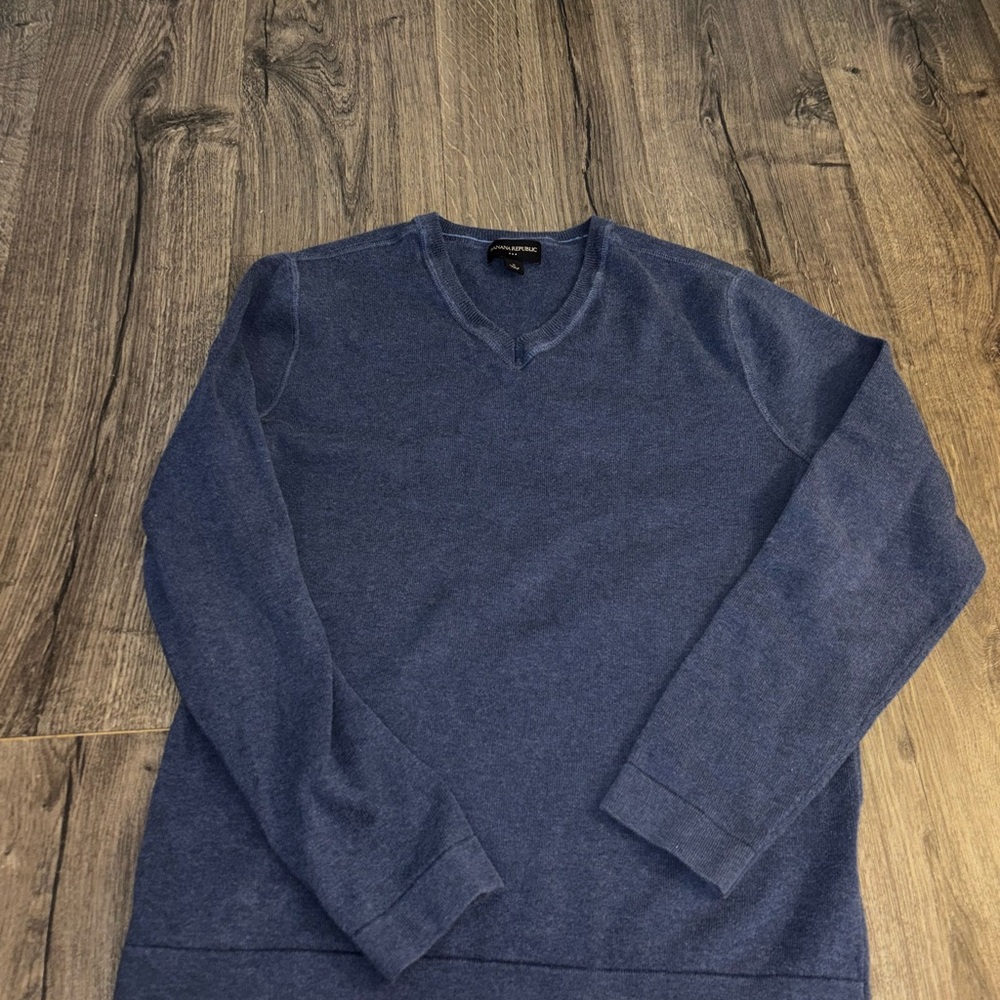Banana Republic Men's Navy V-Neck Sweater